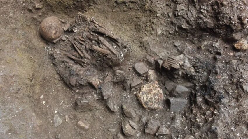 7,100-Year-Old Skeleton Reveals Unknown Human Lineage in China