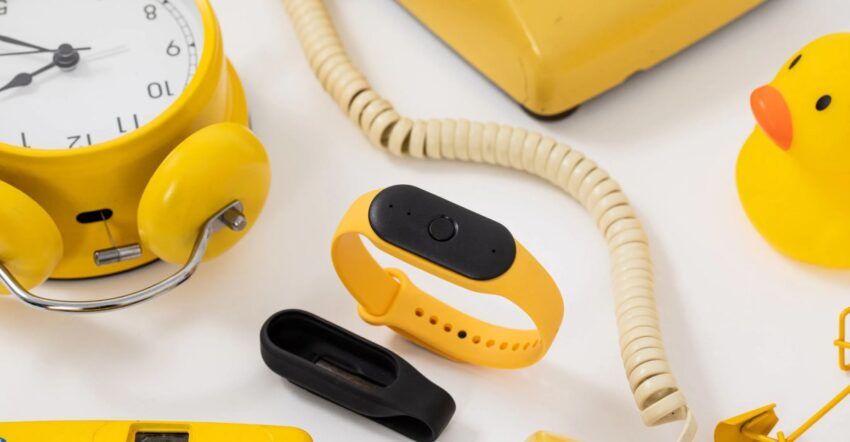 Amazon придбав носимий пристрій Bee AI, який записує все, що ви говорите