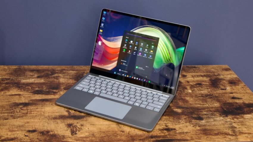 Огляд 13-дюймового ноутбука Microsoft Surface: Трохи нижча версія річної давнини ПК