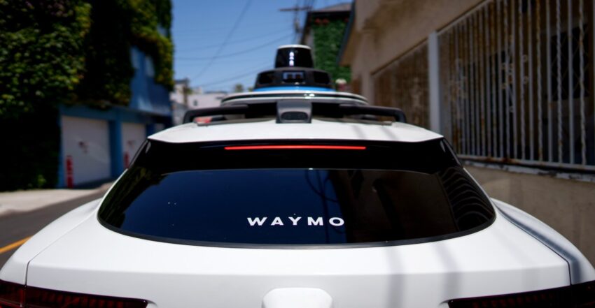 Waymo відповідає на жарт Тесли зображенням розширеної карти роботаксі в Остіні