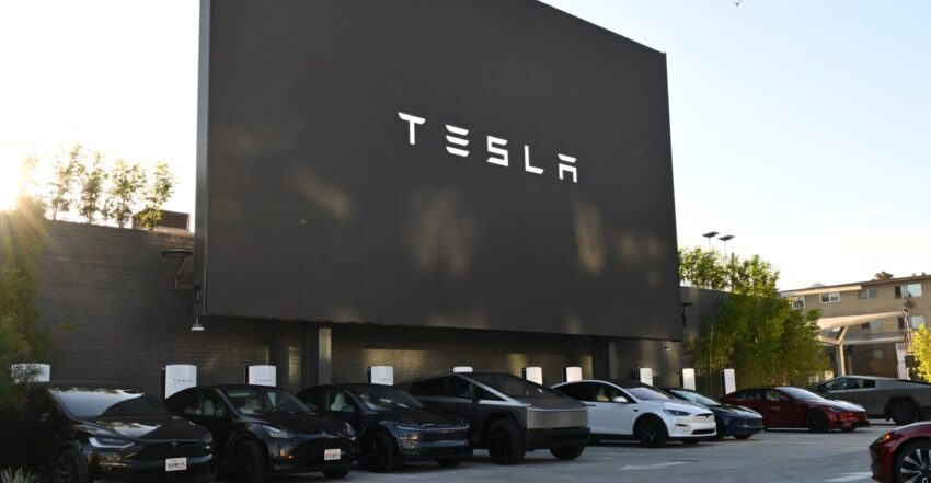 Нарешті відкривається ресторан та зарядна станція Tesla, натхненні 1950-ми, що довгий час затримувалися