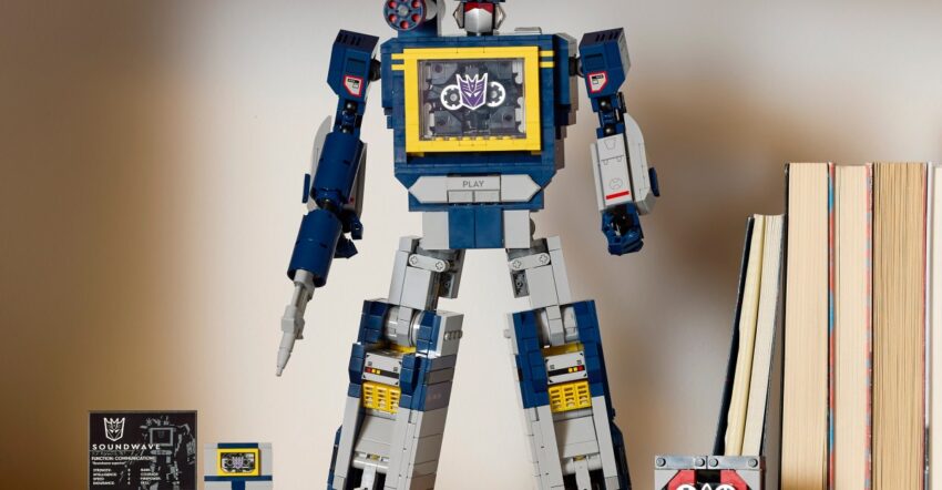Перший збірний Трансформер Decepticon від Lego — це розмовний Саундвейв
