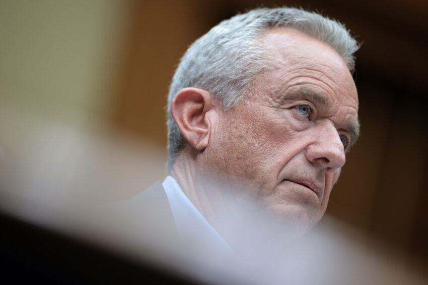 За RFK Jr. CDC ігнорує дослідження вакцинацій, тихо публікуючи відомості про зниження показників