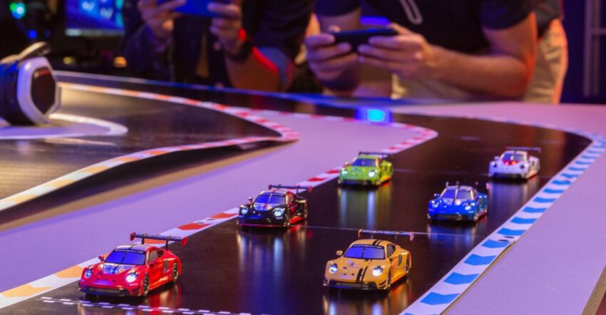 Ветеран виробництва іграшкових автомобілів обмінює позиції на RC-кари з управлінням смарт-телефоном