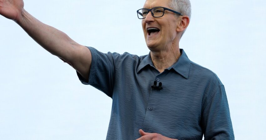 Тім Кук заявив, що Apple готова розглядати придбання в сфері штучного інтелекту