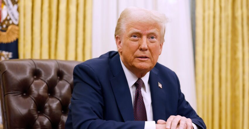 Трамп опублікував, а потім видалив дивне відео з штучним інтелектом, що популяризує теорію змови про MedBed
