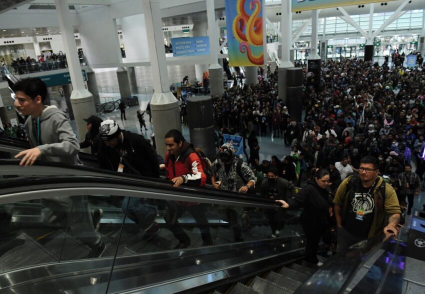 Чому LA Comic Con вирішив створити голограму Стена Лі на основі штучного інтелекту