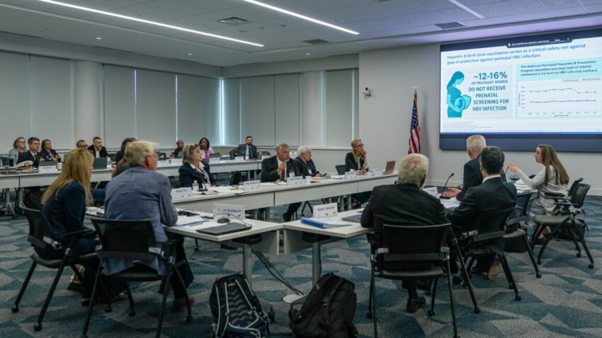 Після завершення изоляції: чому новий склад CDC підриває вакцинаційну стратегію