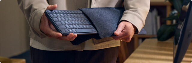 HP's EliteBoard G1a in a carrying case.