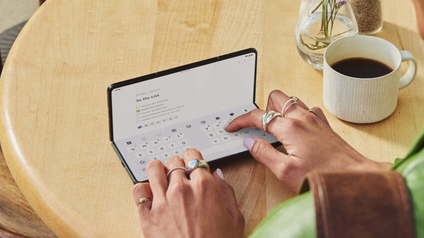 Motorola презентує Razr Fold: революційний складний телефон у стилі книги цього літа